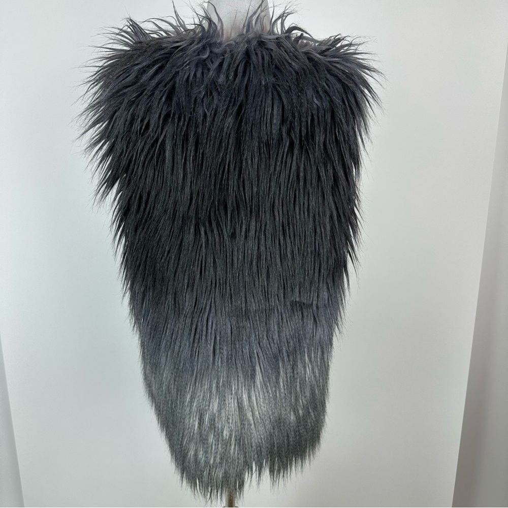Melissa Paige Ombré Grey Faux Fur Vest Size Large - Picture 6 of 10